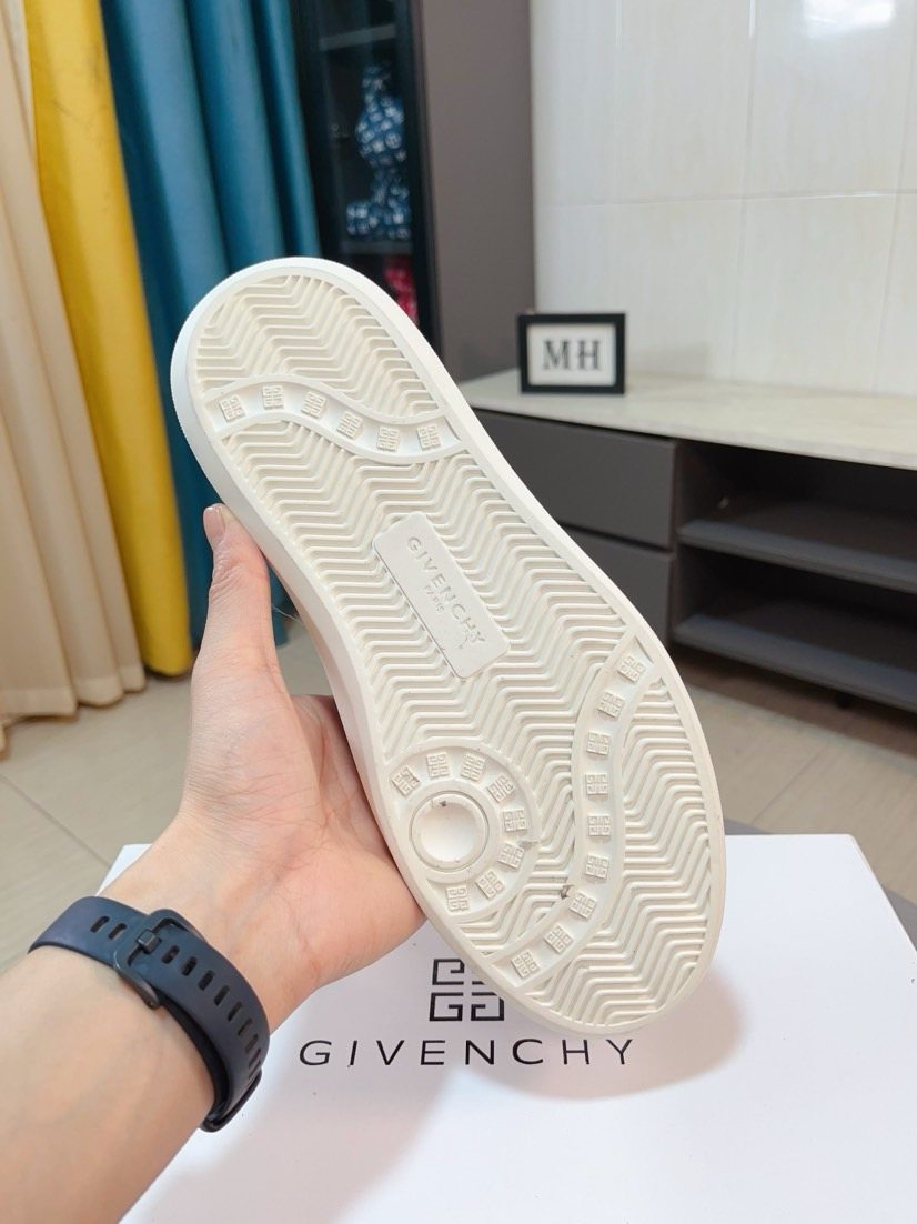 Givenchy Contrast Panel Low-Top Sneakers